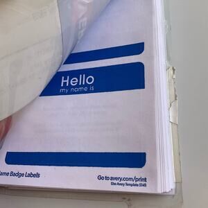 Avery REMOVABLE 100 Name BADGES 2 1/3" x 3 3/8"m